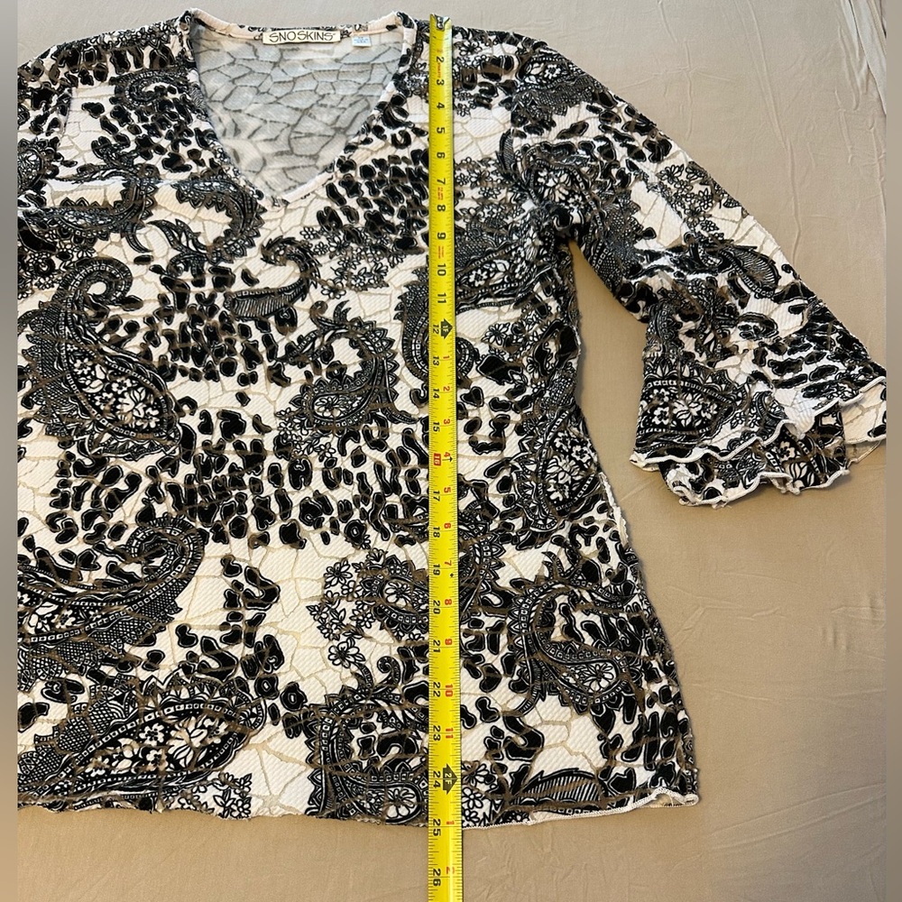 Snoskins V-neck Top - Picture 6 of 6